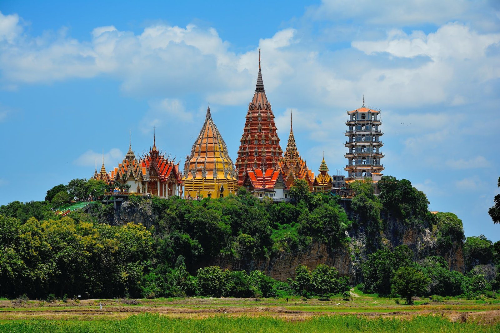 Thailand | Explore The Beautiful Temples and Tropical Beaches